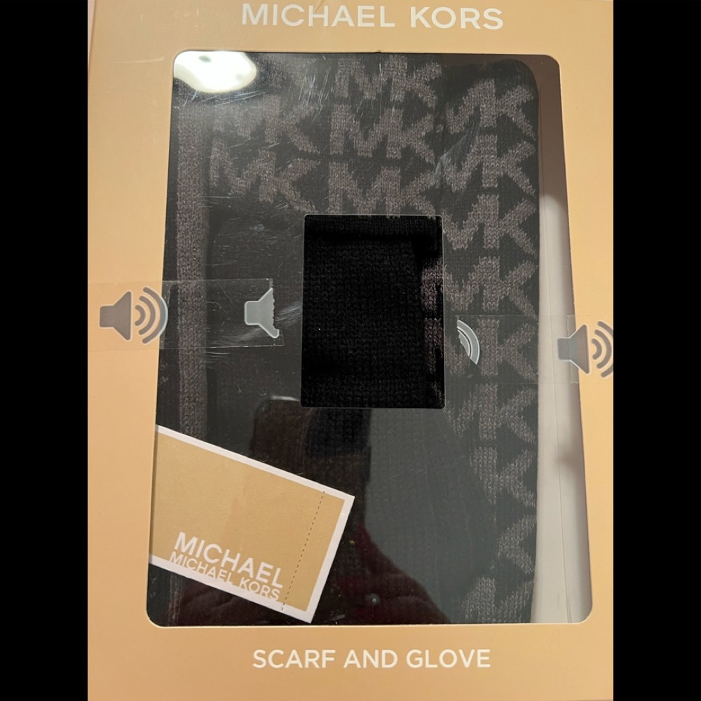 New MK scarf & gloves set